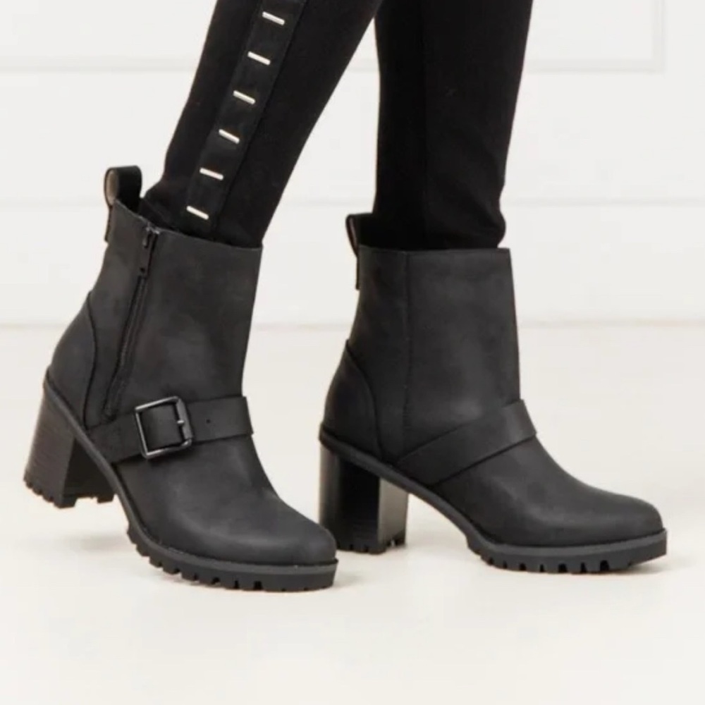 UGG Australia ‘Fern’ Leather Heeled Moto Boots Waterproof Black Women’s Sz 11